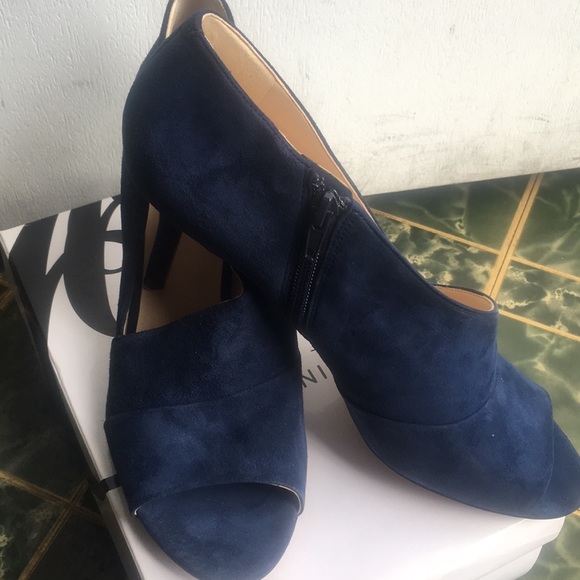 Brand New Nine West Suede Open Top Heels - Picture 2 of 4